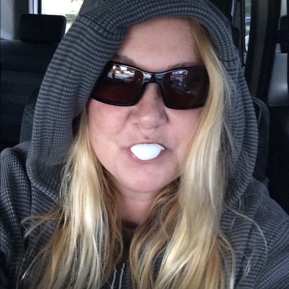 Meet your Posher, Jen - Picture 3 of 3